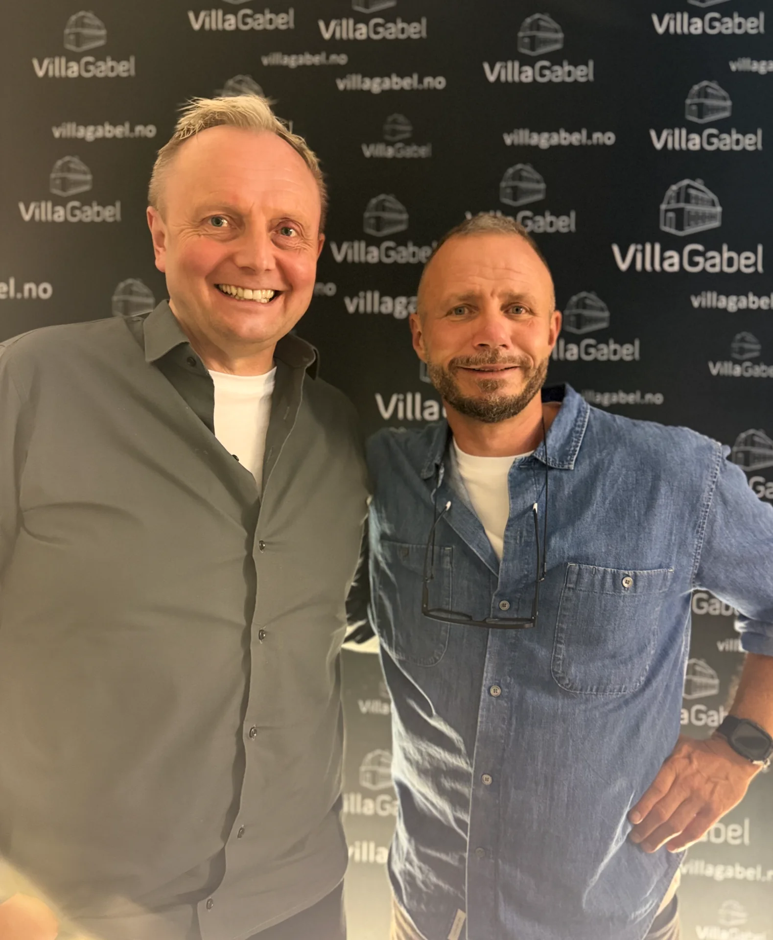 Jørn Næss and Jon Inge Gullikstad together, in front of a dark wall.